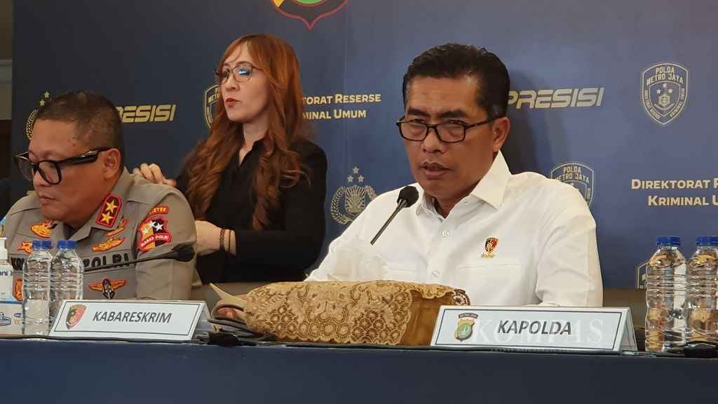 Kepala Badan Reserse dan Kriminal (Bareskrim) Polri Komisaris Jenderal Wahyu Widada menjelaskan kronologi penangkapan 12 tersangka kasus tindak pidana perdagangan orang atau TPPO di Polda Metro Jaya, Kamis (20/7/2023). 