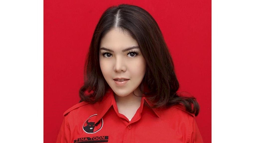 Penyanyi dan presenter Tina Toon, yang punya nama lengkap Agustina Hermanto, menjadi caleg terpilih DPRD Jakarta dari PDI-P.