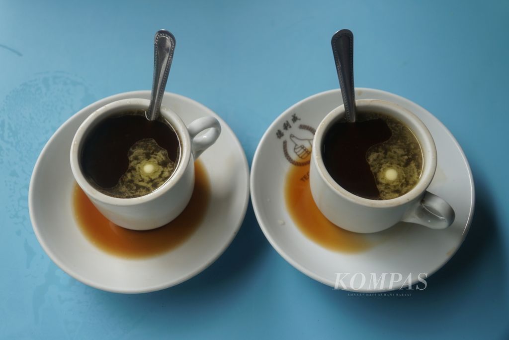 Two cups of opium coffee were sold at Hiap Yak Tea Shop, Lorong Kai Joo, in Kuching City, Sarawak, Malaysia, on Thursday (22/2/2024).