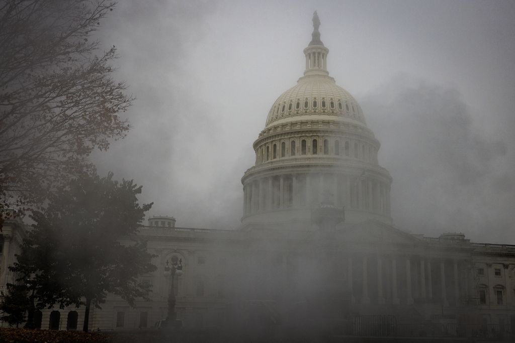 Gedung Parlemen Amerika Serikan, US Capitol, diselimuti kabut, 4 November 2022, di Washington DC. 