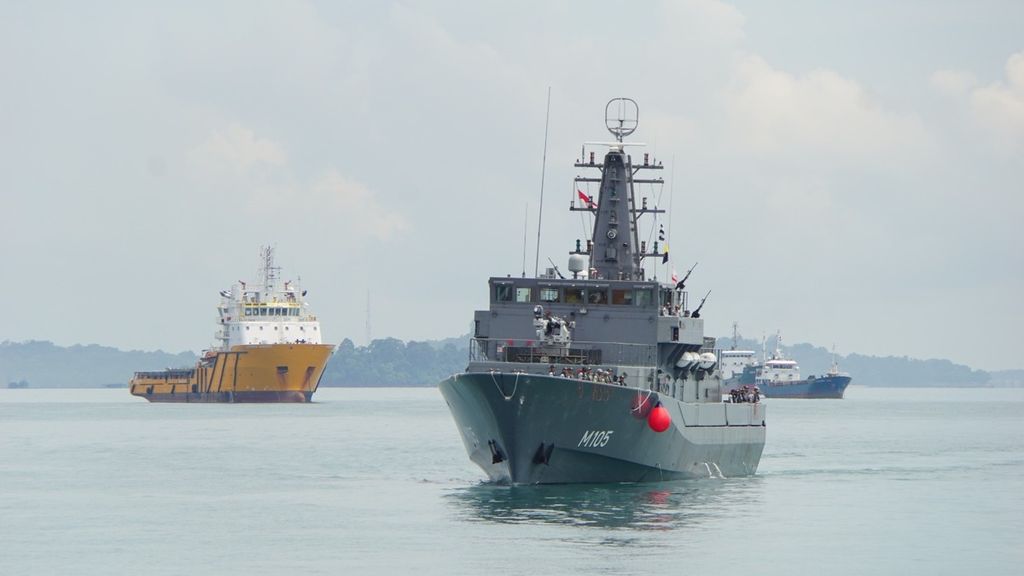 Kapal Angkatan Laut Singapura (Republic of Singapore Navy/RSN), RSS Bedok, tiba di perairan Batam, Kepulauan Riau, Senin (13/5/2024).