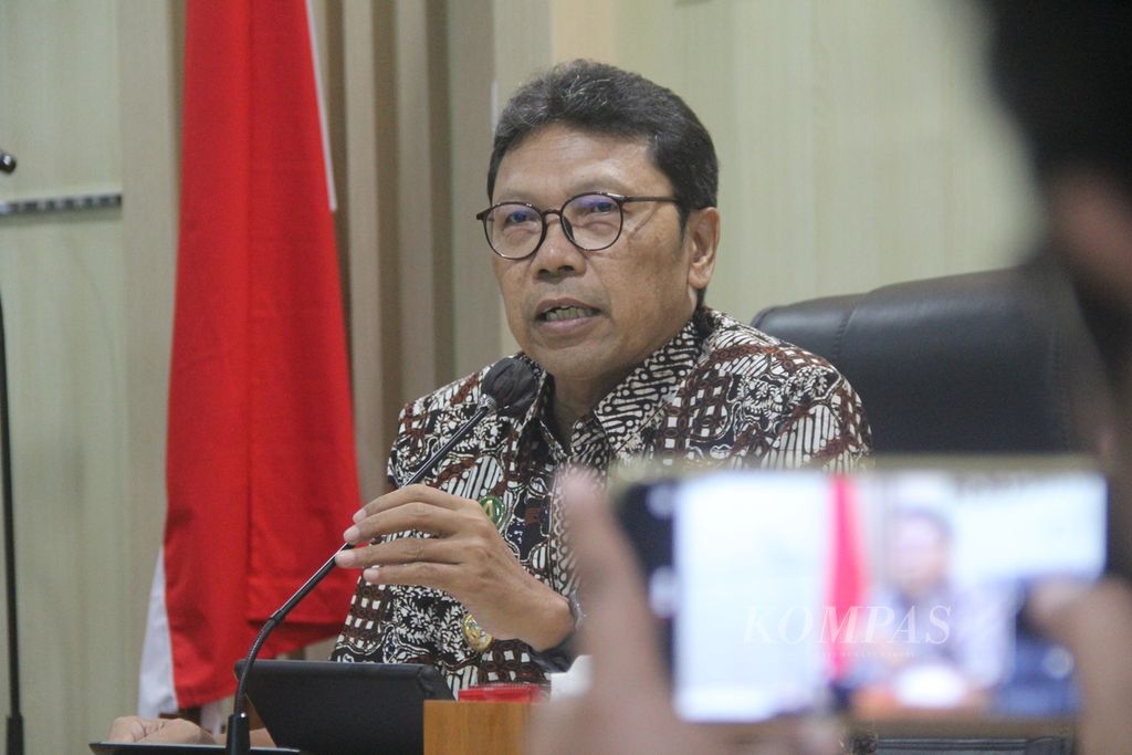Penjabat Wali Kota Yogyakarta Singgih Raharjo memberi keterangan dalam konferensi pers, Selasa (25/7/2023) sore, di Yogyakarta.