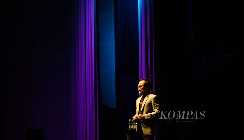 Wali Kota Bogor Bima Arya Sugiarto saat berbicara pada acara Supermentor-27 yang digelar Komunitas Kebijakan Luar Negeri Indonesia (Foreign Policy Community Indonesia) di Ballroom Djakarta Theater XXI, Jakarta, Minggu (2/10/2022).  