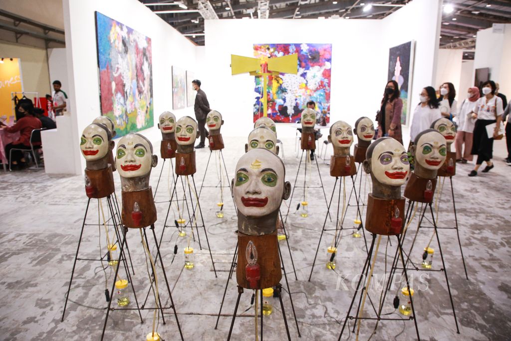 olitical Clowns oleh Heri Dono di Art Jakarta 2022 di Jakarta Convention Center, Senayan, Jakarta, Jumat (26/8/2022).