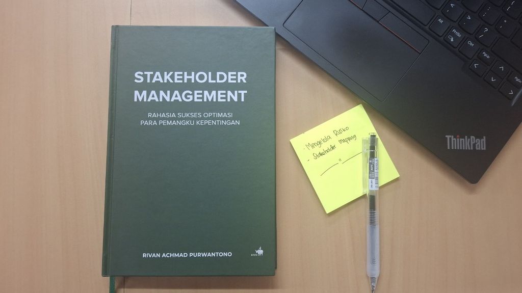 Halaman muka buku berjudul <i>Stakeholder Management: Rahasia Sukses Optimasi Para Pemangku Kepentingan</i>.