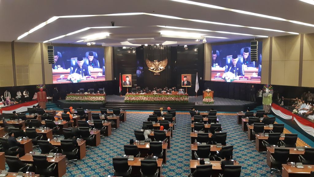 Ketua DPRD DKI Jakarta Prasetio Edi Marsudi memimpin Rapat Paripurna DPRD DKI Jakarta terkait HUT DKI Jakarta, Rabu (22/6/2022), di Gedung DPRD DKI Jakarta. 