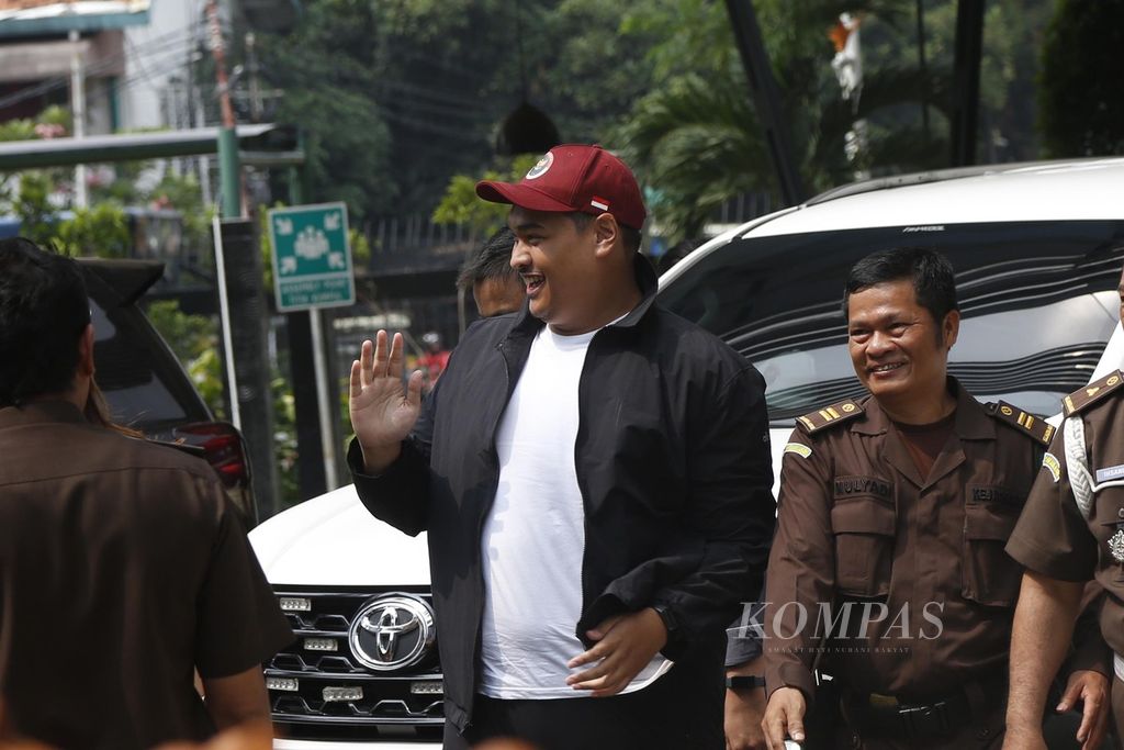 Menteri Pemuda dan Olahraga Dito Ariotedjo tiba di Gedung Kejaksaan Agung, Jakarta, Senin (3/7/2023). Dito akan dimintai keterangan terkait dengan kasus dugaan korupsi pembangunan menara BTS 4G Bakti Kemenkominfo. 