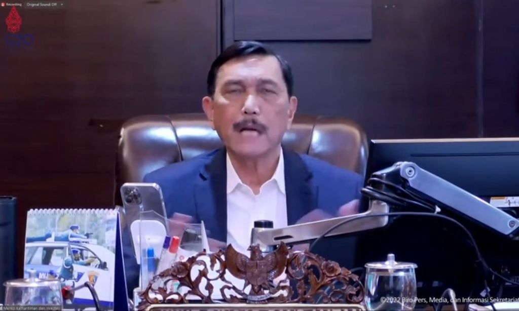  Screenshot from the broadcast of the Coordinating Minister for Maritime Affairs and Investment Luhut Binsar Pandjaitan giving a press statement regarding the evaluation of the Implementation of Community Activity Restrictions (PPKM), Monday (7/2/2022)..