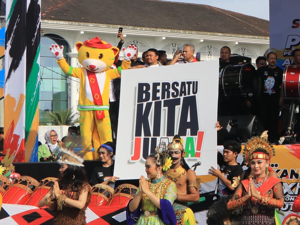 Maskot Pekan Olahraga Nasional XXI Aceh-Sumatera Utara berupa harimau Sumatera diluncurkan di Medan, Sumatera Utara, Minggu (29/1/2023).