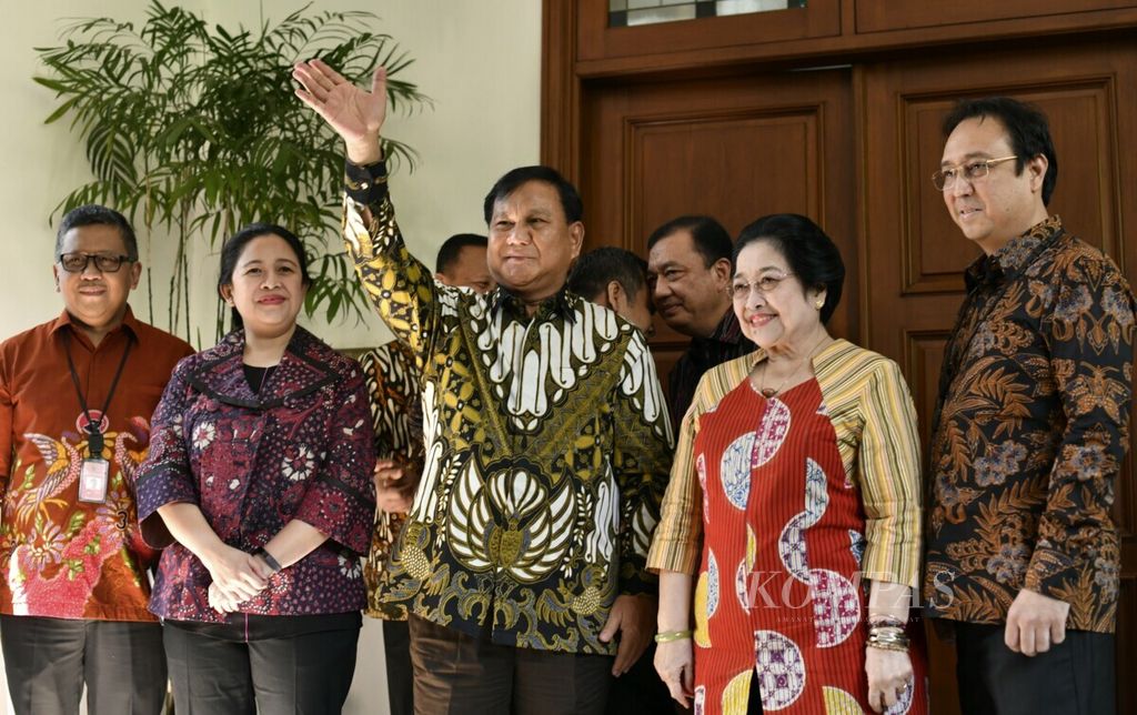 Ketua Umum PDI-P Megawati Soekarnoputri menerima kunjungan Ketua Umum Partai Gerindra Prabowo Subianto di kediaman Megawati yang berada di Jalan Teuku Umar, Jakarta, Rabu (24/7/2019). 