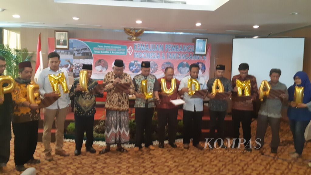 Perwakilan guru, mahasiswa, usaha kecil menengah, dan pondok pesantren pada Februari 2019 menggelar deklarasi pemilu damai di Hotel The Alana, Surabaya.