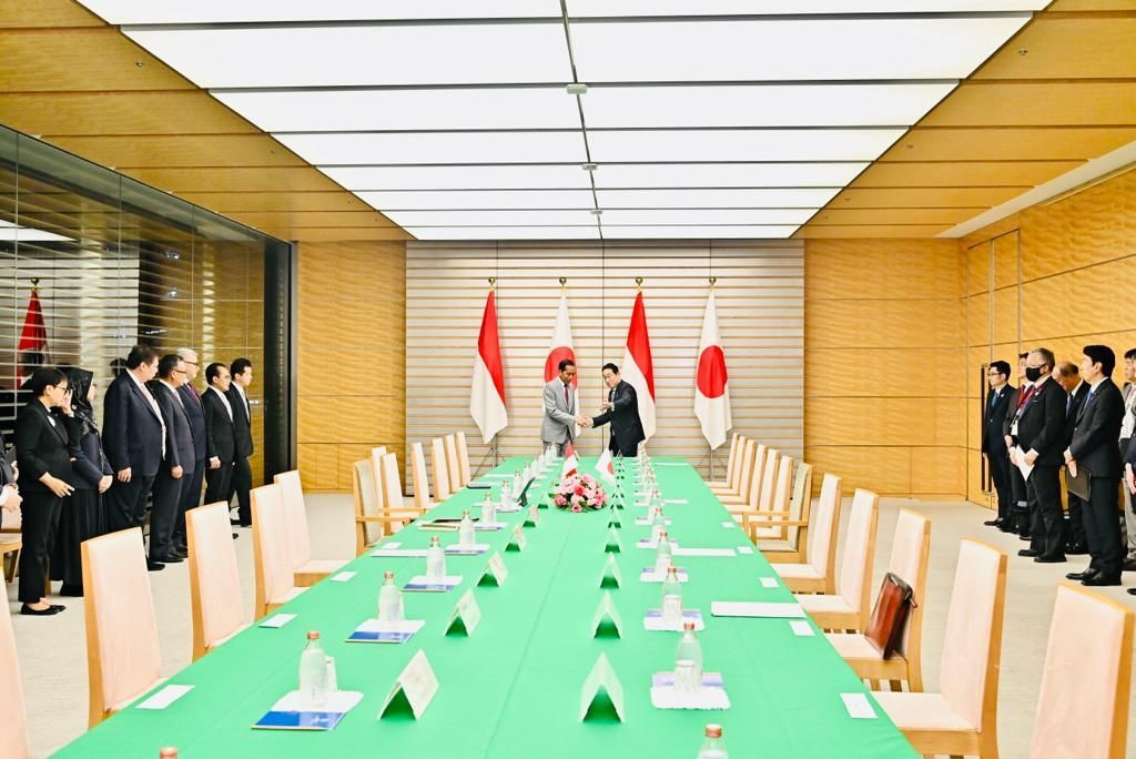 Presiden Joko Widodo melakukan pertemuan bilateral dengan Perdana Menteri (PM) Jepang Fumio Kishida pada Sabtu (16/12/2023), di Kantor PM Jepang, Tokyo.