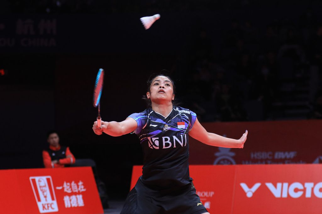 Gregoria Mariska Tunjung kalah dari Tai Tzu Ying, 18-21, 17-21, pada laga pertama Grup A turnamen Final BWF World Tour 2023 di Hangzhou Olympics Sports Center, Rabu (13/12/2023), 