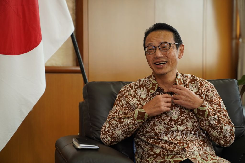 Duta Besar Jepang untuk Indonesia Kanasugi Kenji saat ditemui oleh tim harian<i> Kompas</i> untuk wawancara terkait hubungan bilateral Jepang di Indonesia di kantor Kedubes Jepang, Jakarta, 14 Januari 2023. 