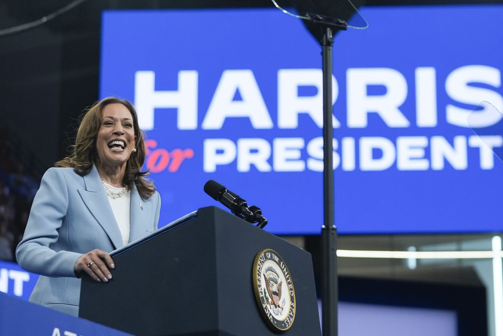 Wakil Presiden Amerika Serikat Kamala Harris berpidato dalam rapat umum kampanye, Selasa (30/7/2024), di Atlanta, AS.