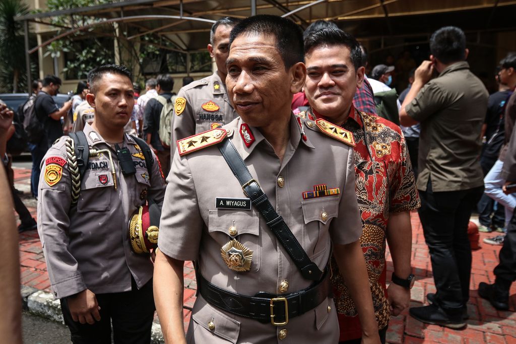 Kepala Kepolisian Daerah Jawa Barat Inspektur Jenderal Akhmad Wiyagus seusai mengikuti acara serah terima jabatan di Markas Besar Polri, Jakarta, Jumat (31/3/2023).
