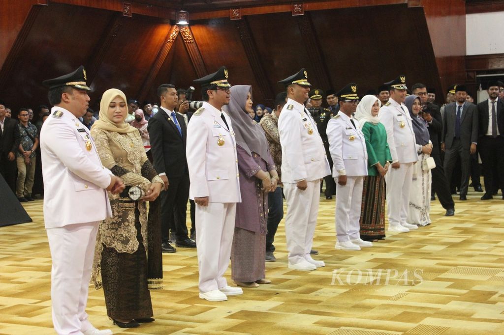 Lima penjabat kepala daerah di Provinsi Aceh dilantik, Kamis (14/7/2022). Mereka diminta untuk mempercepat realisasi anggaran agar program pembangunan tidak terhambat dan diminta fokus pada pemulihan ekonomi pasca-pandemi Covid-19.