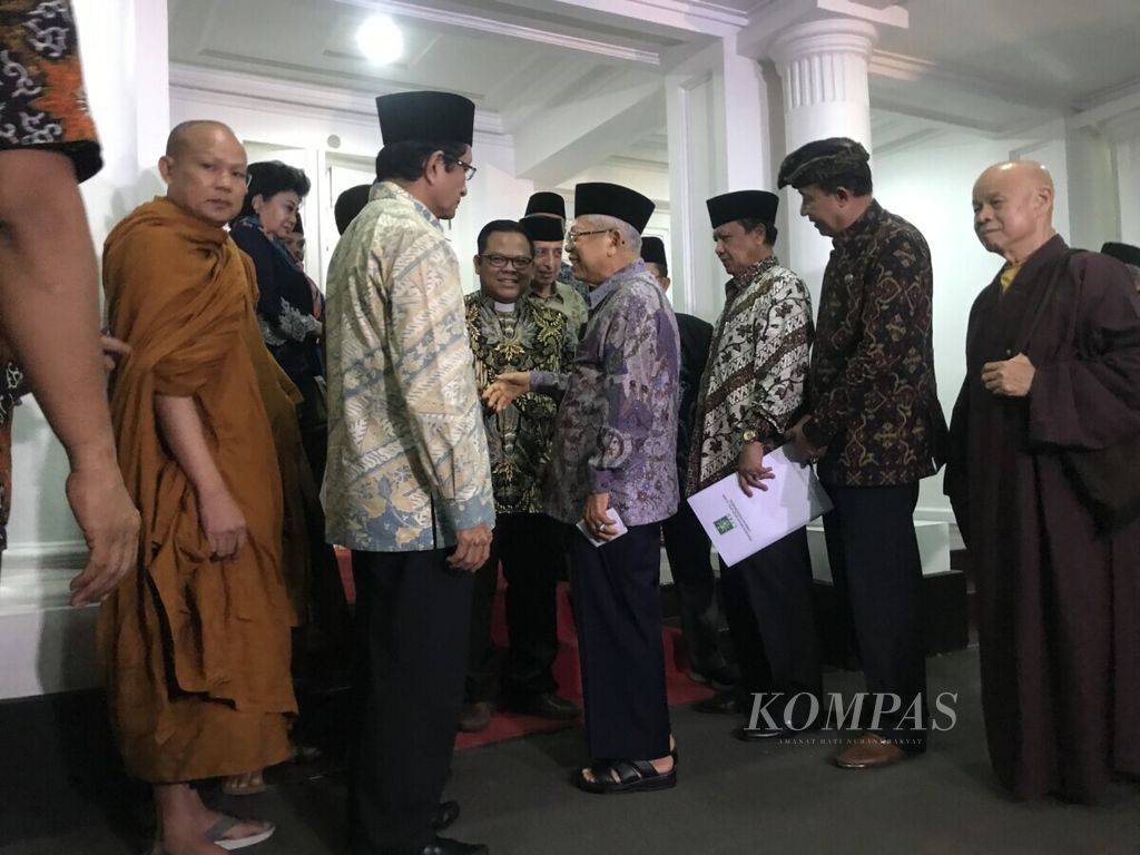 Para pemimpin berbagai agama bersepakat untuk membumikan semangat toleransi. Hal ini disepakati dalam pertemuan para pemimpin agama di kediaman resmi Wakil Presiden Ma’ruf Amin di Jakarta, Selasa (26/11/2019).