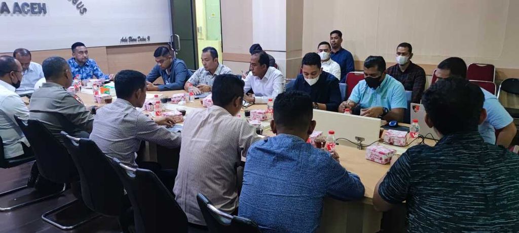 Gelar perkara kasus dugaan korupsi beasiswa dana aspirasi Dewan Perwakilan Rakyat Aceh di Markas Polda Aceh, Rabu (2/3/2022). Sebanyak tujuh orang ditetapkan sebagai tersangka dalam kasus tersebut.