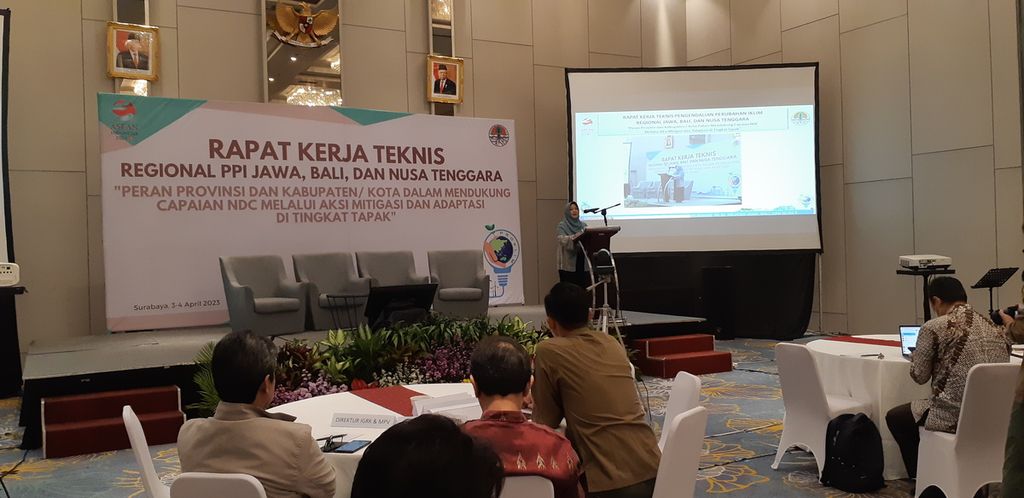 Dirjen Pengendalian Perubahan Iklim Laksmi Dhewanti dalam acara rapat kerja teknis dengan pemerintah provinsi serta pemda kabupaten dan kota di Surabaya, Senin (3/4/2023). 