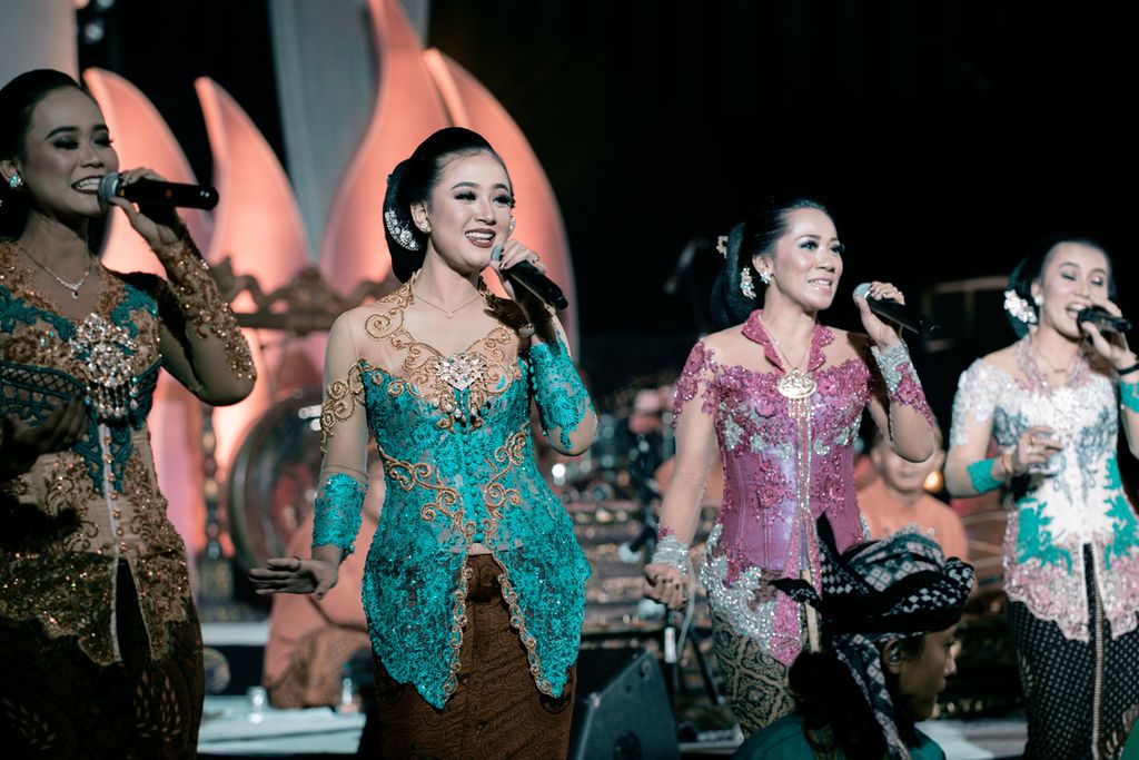 Para penyanyi campursari yang sedang beredar saat ini, Tika Oontoseno, Ovalica Natasya, Ida Lala, dan Putri Purnami (kiri ke kanan).