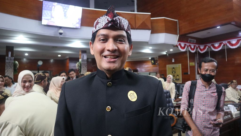 Wakil Bupati Indramayu Lucky Hakim saat diwawancarai di sela-sela peringatan Hari Jadi Ke-495 Kabupaten Indramayu di Kantor DPRD Indramayu, Jawa Barat, Jumat (7/10/2022).
