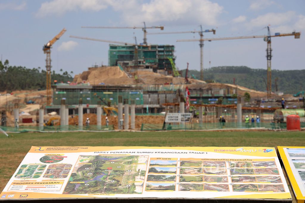 Pengerjaan bangunan Sumbu Kebangsaan di Ibu Kota Nusantara, Penajam Paser Utara, Kalimantan Timur, Jumat (22/9/2023). 