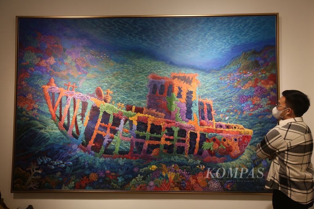 Lukisan berjudul "Terumbu Kapal" karya Lucia Hartini turut serta dalam pameran Art Moments Jakarta Online 3 (AMJO 3) di Art:1 Museum, Jakarta, Kamis (9/6/2022). Pameran berlangsung hingga 12 Juni ini.