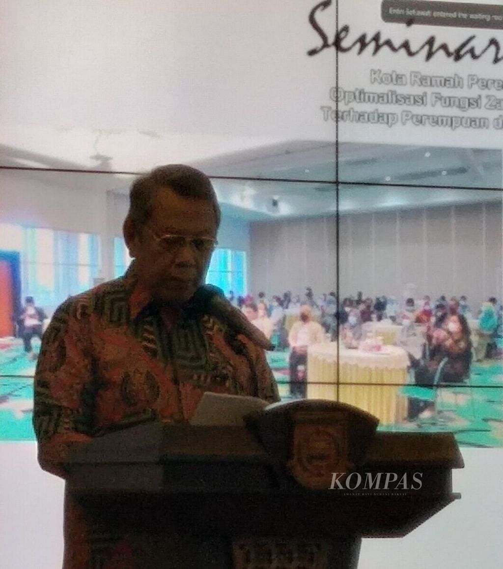 Mayor of South Tangerang Benyamin Davnie