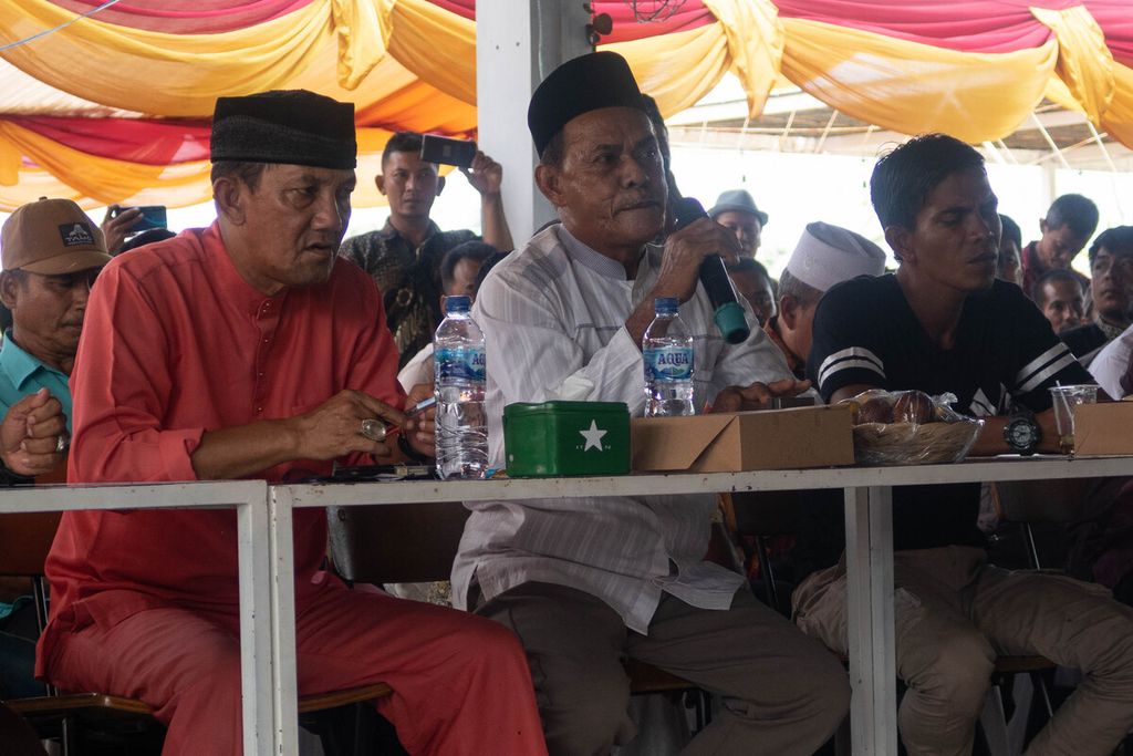 Community leader on Rempang Island, Gerisman Ahmad (64), spoke at the Rempang Eco City socialization forum on Rempang Island, Batam City, Riau Islands, on Friday (21/7/2023).