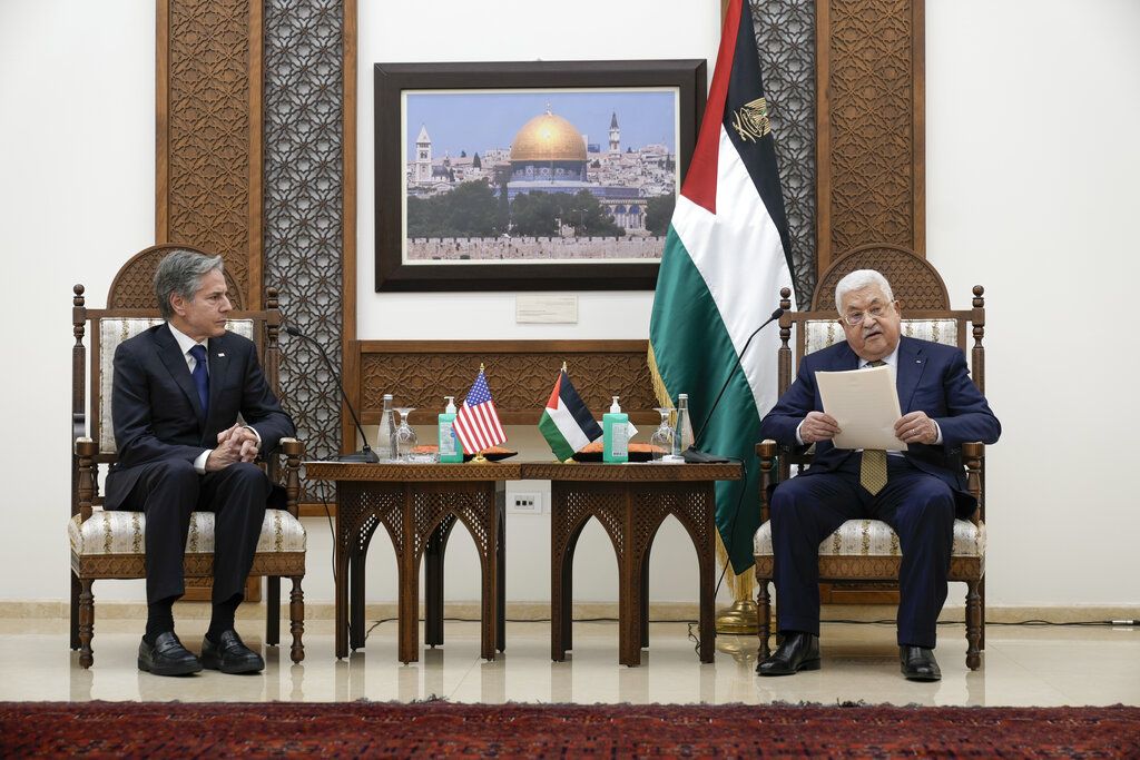Presiden Palestina Mahmoud Abbas menerima Menteri Luar Negeri Amerika Serikat Antony Blinken di Ramallah, Selasa (31/1/2023)