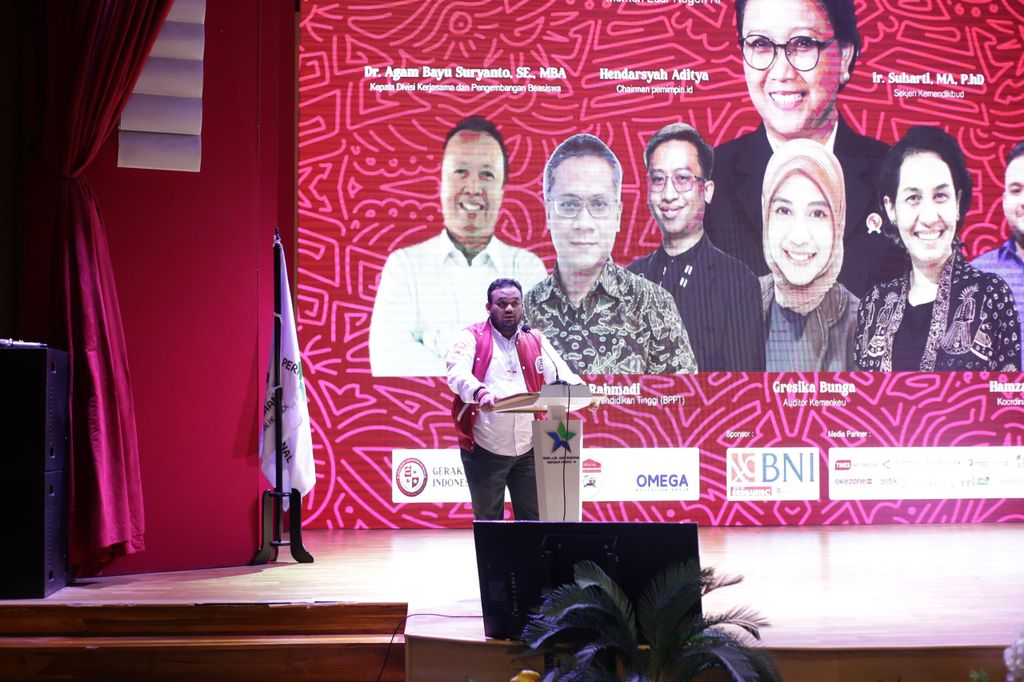 Koordinator PPID membuka acara Gerakan Pelajar Indonesia Mendunia