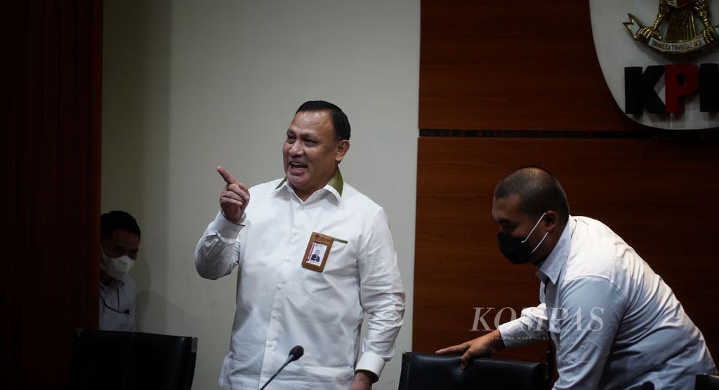 Ketua KPK Firli Bahuri saat hadir menjelang ekspos penahanan Rafael Alun Trisambodo di Kantor Komisi Pemberantasan Korupsi (KPK), Jakarta, Senin (3/4/2023).
