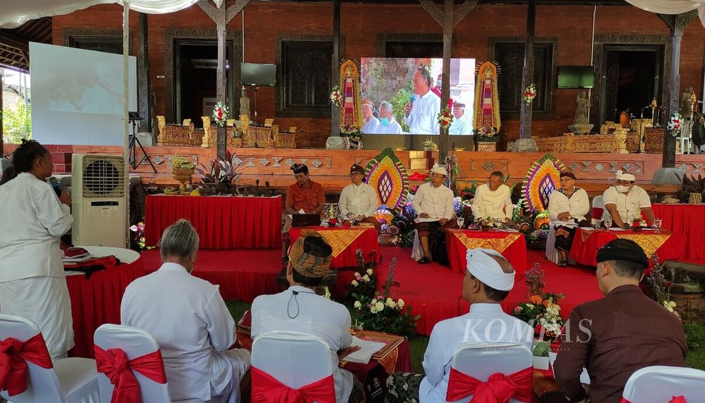 Suasana seminar bertemakan Piranti Pengastawa Sulinggih di Museum Bali, Kota Denpasar, Selasa (10/5/2022).