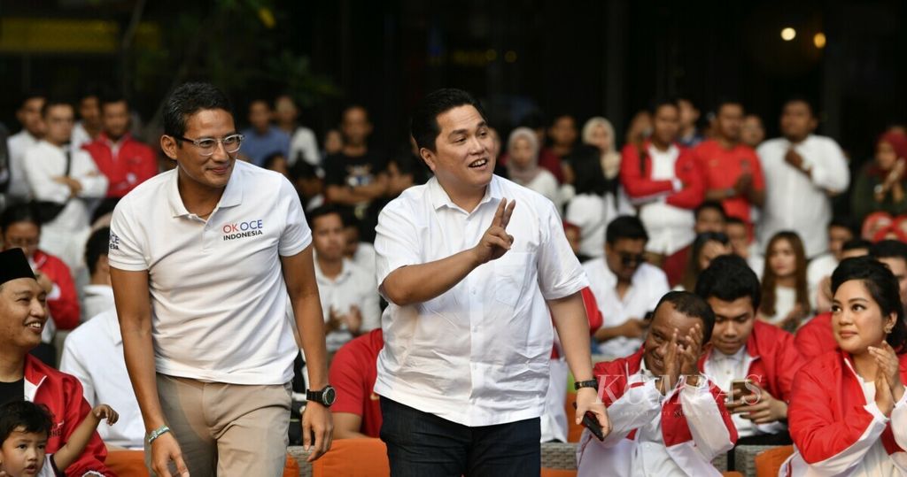 Saat kampanye Pemilu 2019, calon wakil presiden Sandiaga Uno (kiri) dan Ketua Tim Kampanye Nasional pasangan Joko Widodo-Maruf Amin, Erick Thohir, menghadiri acara kolaborasi sukarelawan muda pendukung pasangan Prabowo-Sandi dan sukarelawan muda pendukung pasangan Jokowi-Amin bertajuk "Young Penting Indonesia" di Jakarta, Sabtu (13/7/2019). Acara tersebut merupakan gagasan dari para sukarelawan muda untuk menjaga persaudaran dalam politik dan tetap mengutamakan persatuan Indonesia.
