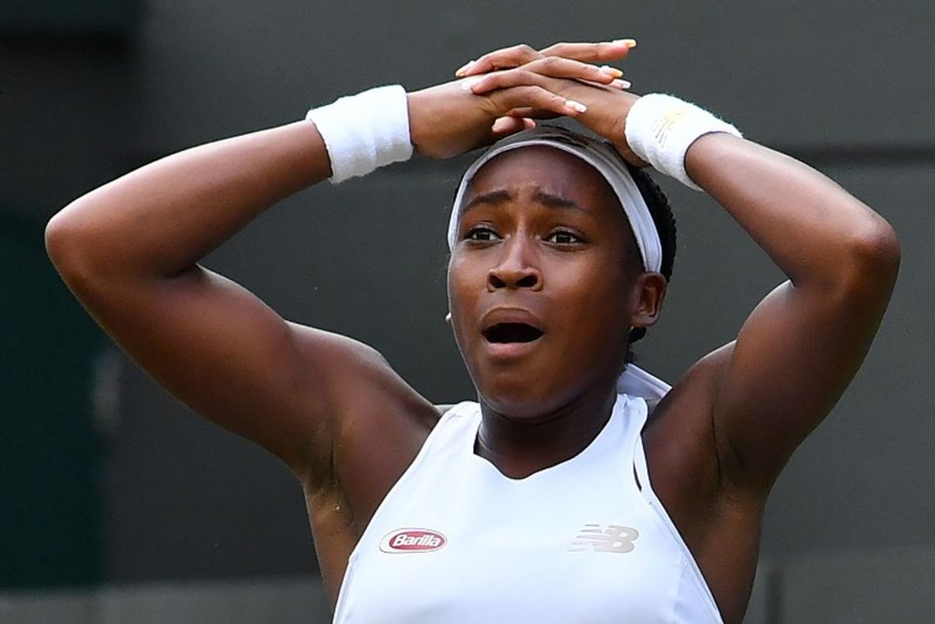 Selebrasi Coco Gauff seusai mengalahkan idolanya, Venus Williams, pada babak pertama turnamen Grand Slam Wimbledon, 1 Juli 2019. Coco menggemparkan dunia tenis saat melaju ke babak keempat Wimbledon di usia 15 tahun.