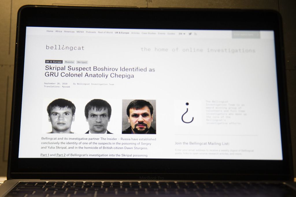 Laman kelompok investigasi Inggris, Bellingcat, pada September 2018 menayangkan wajah agen-agen Rusia yang diduga terlibat upaya pembunuhan Sergei Skripal di Inggris. Skripal merupakan mantan agen intelijen Rusia yang membelot.