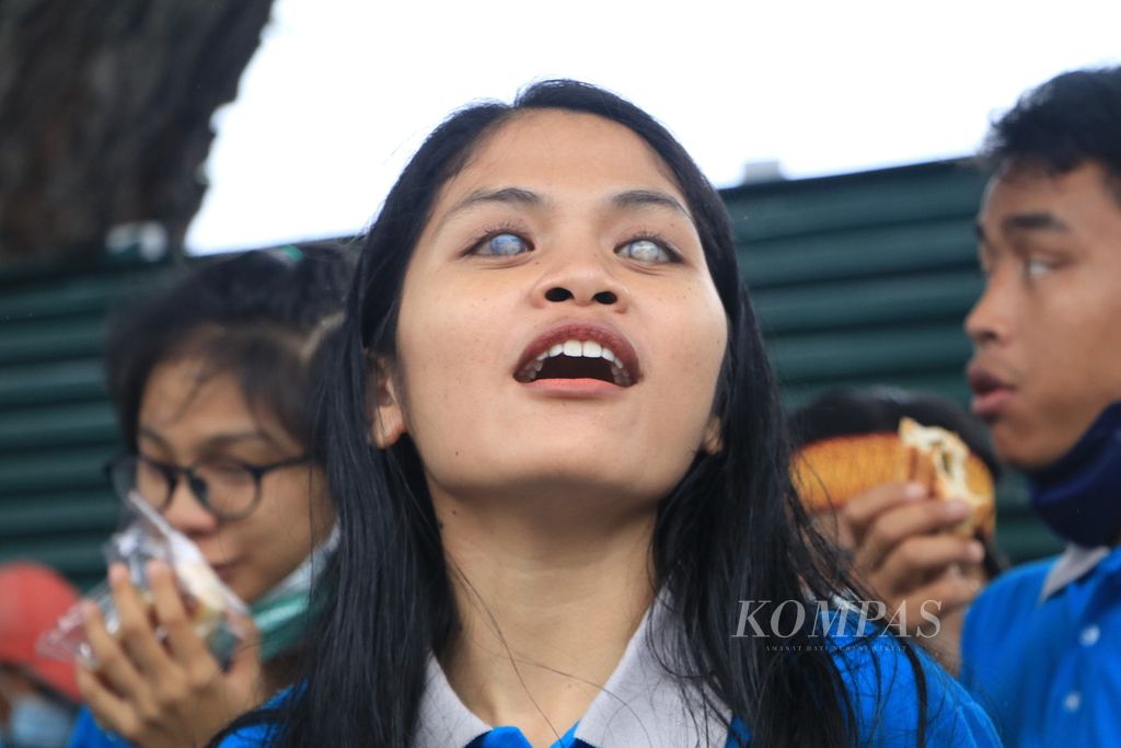 Para penyandang disabilitas dari Yayasan Karya Murni memperingati Hari Disabilitas Internasional di trotoar Lapangan Merdeka, Medan, Sumatera Utara, Sabtu (3/11/2022). Penyandang disabilitas masih kesulitan mendapat pekerjaan karena diskriminasi.