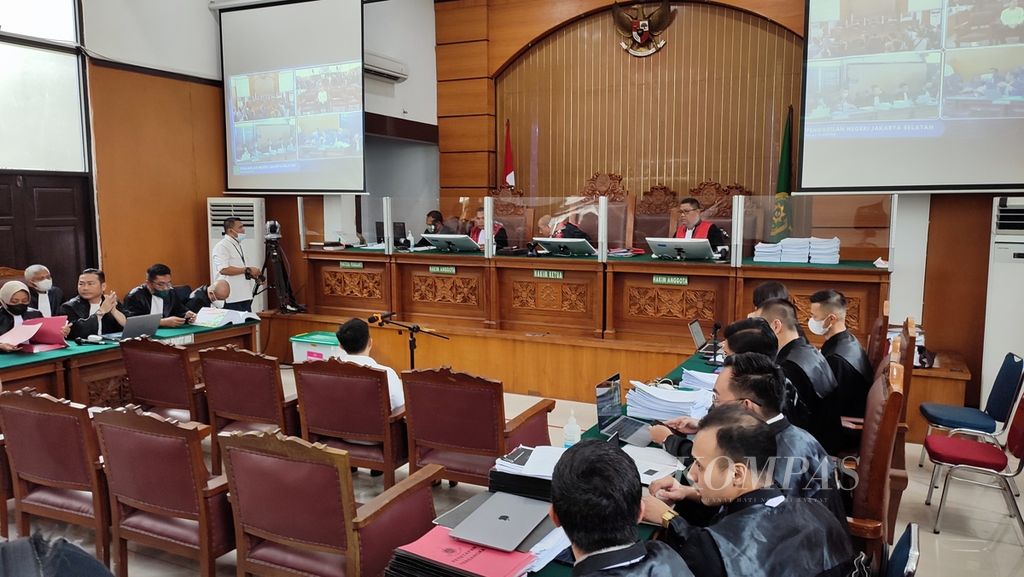 Suasana sidang kasus perintangan penyidikan atas tewasnya Nofriansyah Yosua Hutabarat di Pengadilan Negeri Jakarta Selatan, Kamis (8/12/2022). 