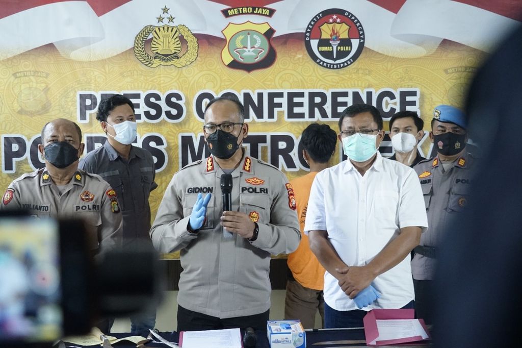 Kepala Polres Metro Bekasi Komisaris Besar Gidion Arif Setyawan