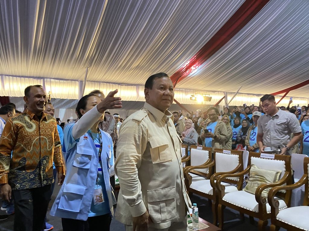 Calon presiden nomor urut 2, Prabowo Subianto, menghadiri acara Silaturahmi Nasional Koperasi Mekar Digital Sejahtera (MDS) di Kabupaten Purwakarta, Jawa Barat, Sabtu (16/12/2023).