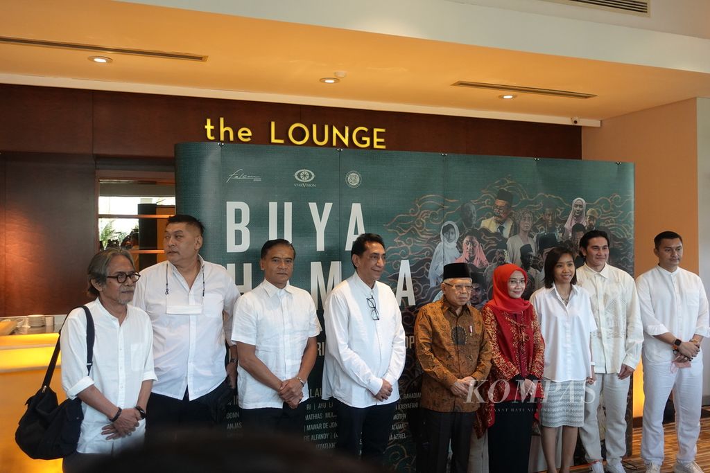 Wakil Presiden Ma’ruf Amin seusai menghadiri pemutaran perdana film <i>Buya Hamka </i>besutan sutradara Fajar Bustomi di Studio II Epicentrum XXI, Jalan HR Rasuna Said, Setiabudi, Jakarta Selatan, Selasa (21/3/2023).