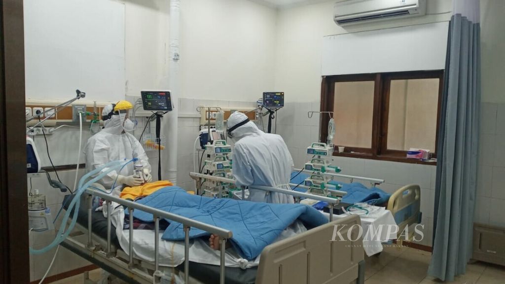 Suasana ruang perawatan intensif (ICU) Rumah Sakit Bhakti Asih, Kecamatan Wanasari, Brebes, Jawa Tengah, Selasa (29/6/2021).