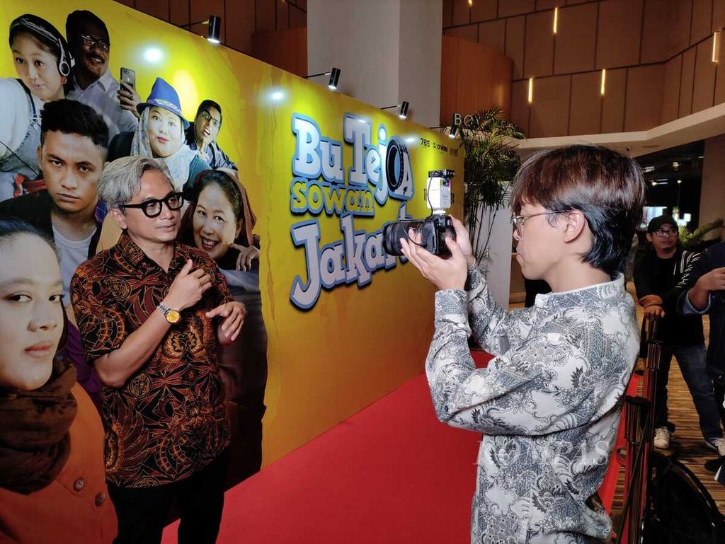 Sutradara <i>Bu Tejo Sowan Jakarta</i>, Andi Bachtiar Yusuf, menyampaikan keterangan mengenai filmnya yang bergenre drama komedi di Jakarta, Rabu (17/1/2024).