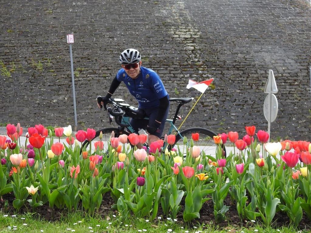 Royke sedang bersepeda dari Liege ke Bastogne.