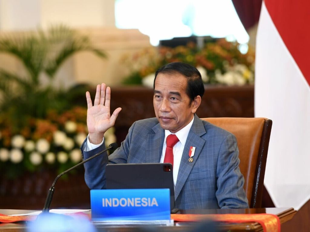 Presiden Joko Widodo menyampaikan pidato dalam KTT Khusus untuk Memperingati 30 Tahun Hubungan ASEAN-China secara virtual dari Istana Kepresidenan Jakarta, Senin (22/11/2021). Dalam pidatonya, Presiden Jokowi mendorong penguatan kerja sama ASEAN-China sembari terus membangun kepercayaan dan menjaga stabilitas kawasan serta menghormati hukum internasional.