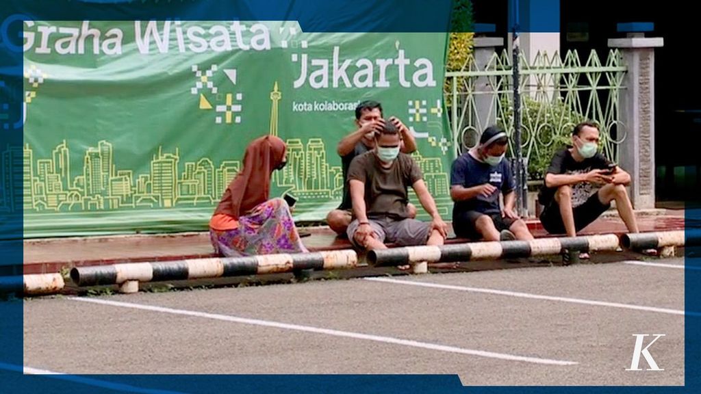 Sebanyak 44 pasien Covid-19 menjalani isolasi mandiri di Graha Wisata Taman Mini Indonesia Indah di Kecamatan Cipayung, Jakarta Timur, Minggu, 13 Februaari 2022.
