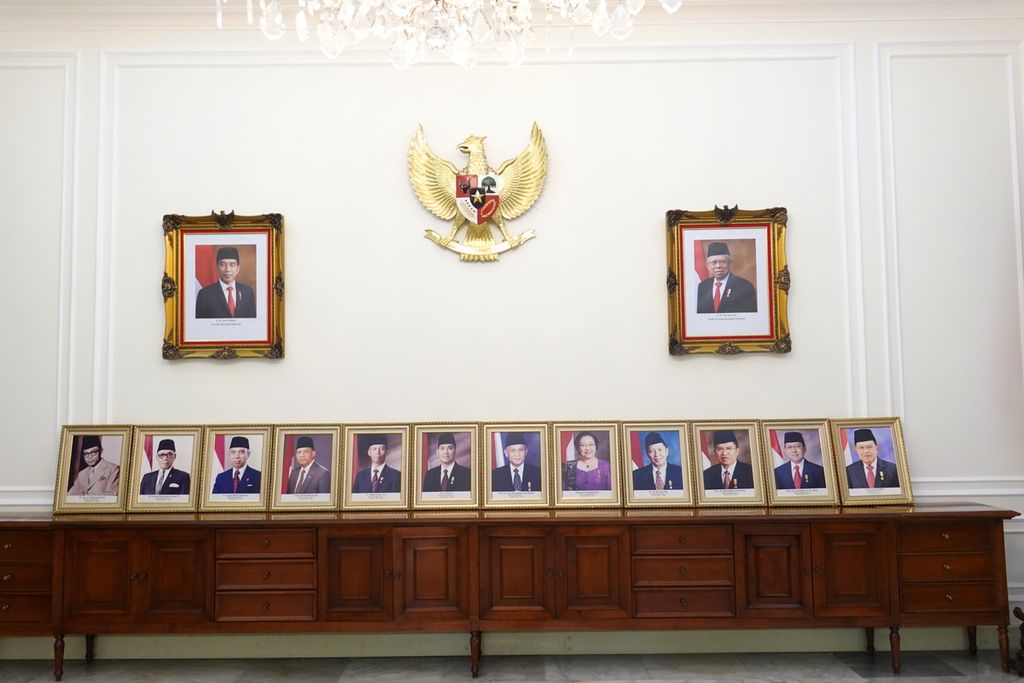 Deretan foto wakil presiden RI terpajang di Istana Wakil Presiden di Jakarta, Senin (13/11/2023). Wakil Presiden Ma'ruf Amin menjadi wapres ke-13 yang hingga kini masih menjabat dan akan pensiun pada 2024.