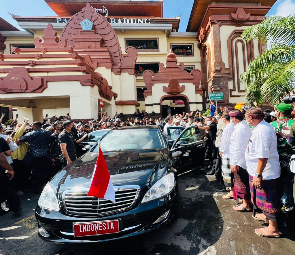 Presiden Joko Widodo mengunjungi Pasar Badung, Kabupaten Badung, Bali, Kamis (17/11/2022), untuk meninjau harga dan ketersediaan bahan pangan di pasar tersebut.
