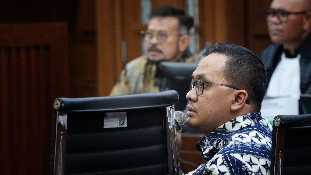 Panji Hartanto yang merupakan mantan ajudan Syahrul Yasin Limpo saat dihadirkan sebagai saksi dalam sidang lanjutan kasus korupsi yang menjerat bekas Menteri Pertanian Syahrul Yasin Limpo di Pengadilan Tipikor Jakarta Pusat, Jakarta, Rabu (17/4/2024).